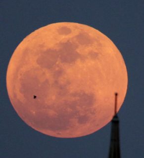 L'Alba delle Luna Rossa