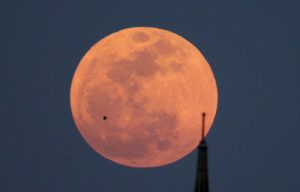 L'Alba delle Luna Rossa